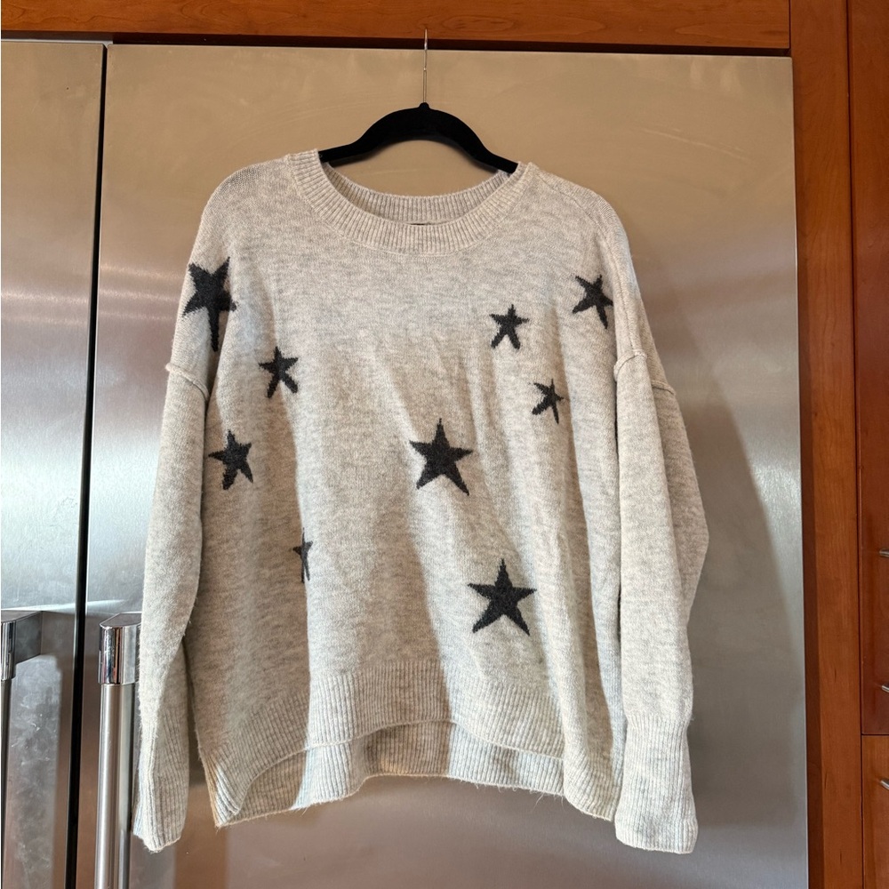 Vince Camuto Gray Star Pattern Sweater - Picture 1 of 2